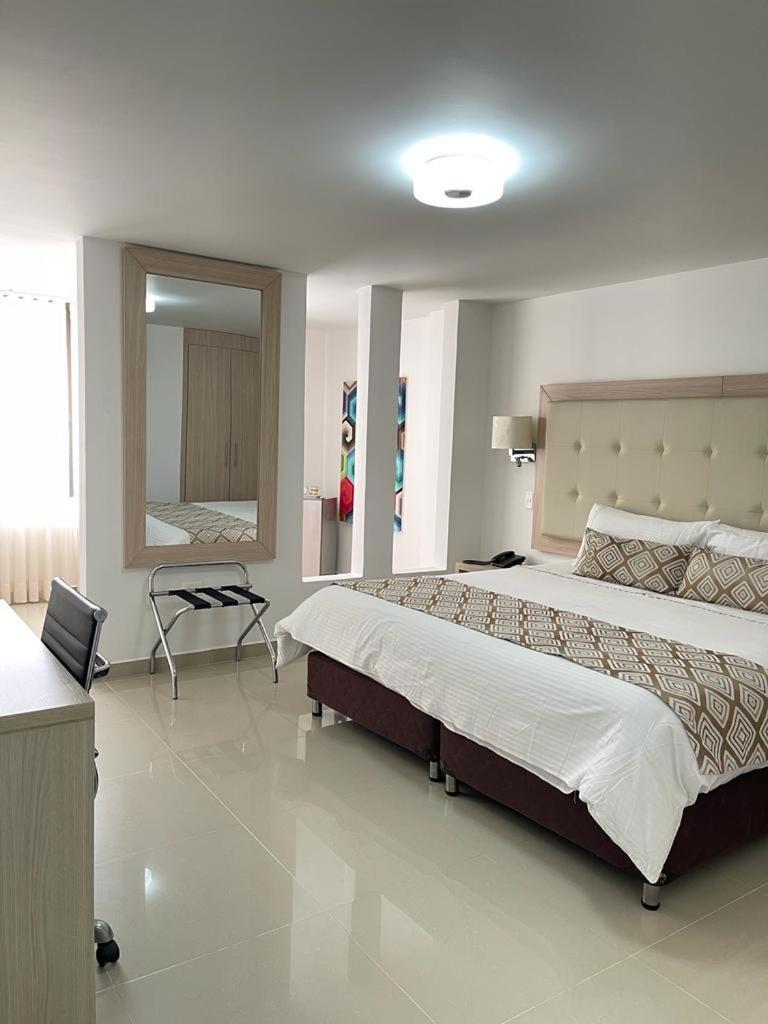 Hotel Juan Maria Тулуа Екстер'єр фото
