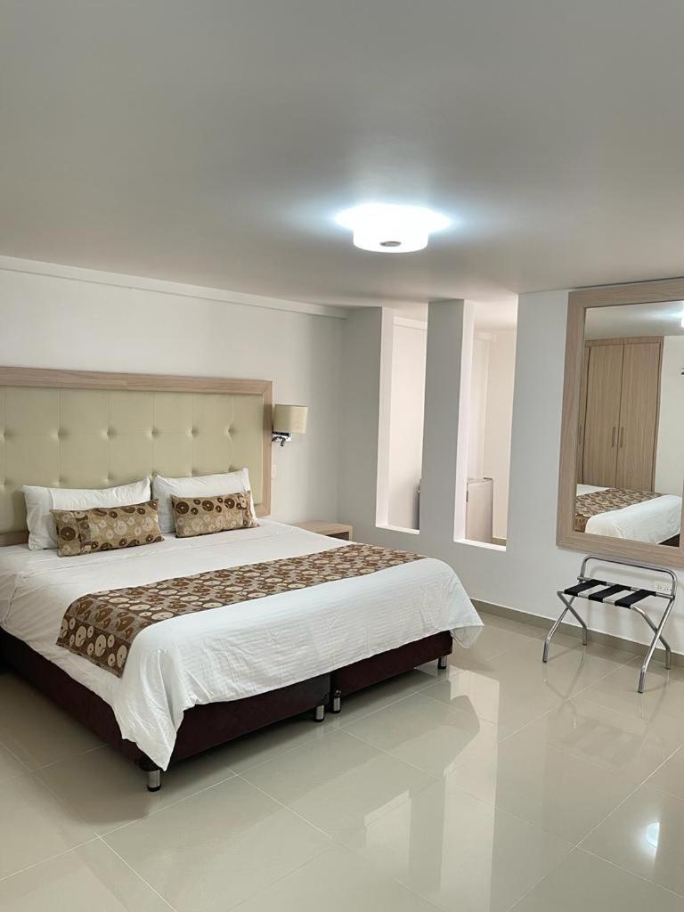 Hotel Juan Maria Тулуа Екстер'єр фото